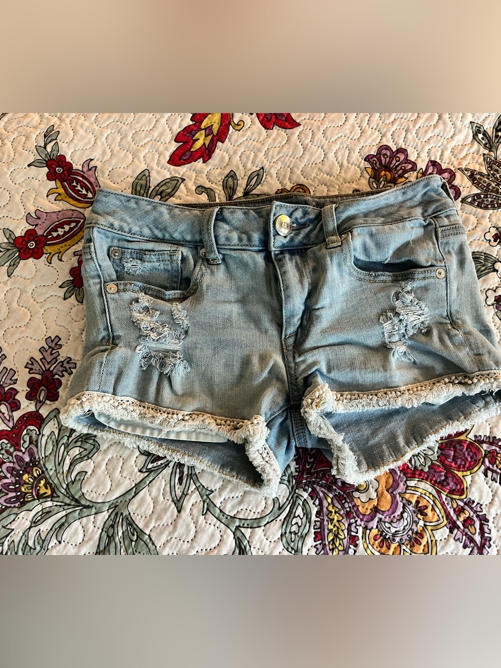 Women’s American Eagle Jean Shorts Size 2 Boho Daisy Dukes Crochet Ends